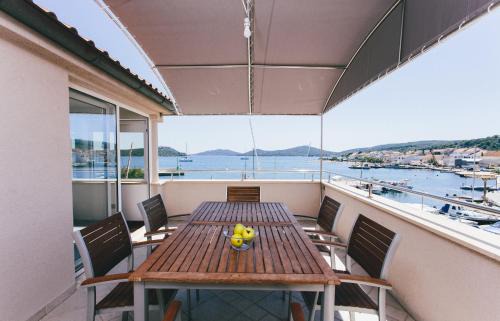 Betina Apartment | Superb main square residence