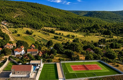 Businci Villa | Tennis, Football, Playground, Pool & Spa - James Bond Mansion