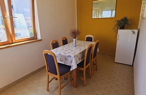 Susica Apartment | Three-bedroom Apartment in Murter
