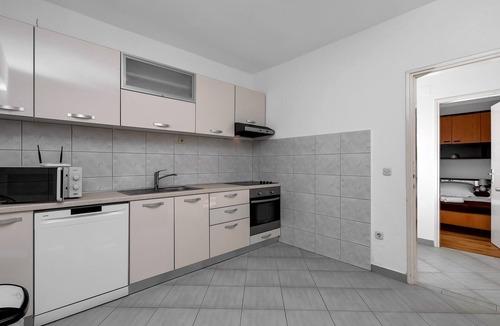 Pokrivenik Apartment | Three bedroom apartment near beach Cove Pokrivenik, Hvar (A-5223-b)