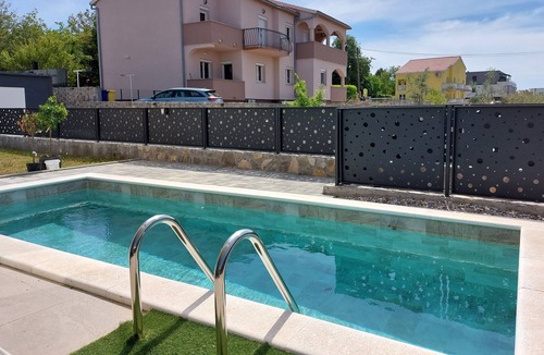 Milcetici Apartment | Three bedroom apartment with a swimming pool Milovcici, Krk (A-25984-a)