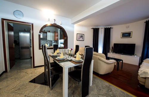 Rogoznica Apartment | Three bedroom apartment with a swimming pool by the beach Zečevo Rtić, Rogoznica (A-8366-a)