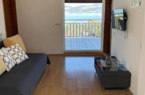 Drace Apartment | Three bedroom apartment with terrace and sea view Drače, Pelješac (A-25422-b)