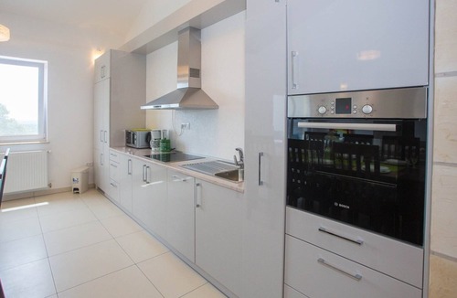 Rojci Apartment | Three-Bedroom Apartment Sunce No.3 with Shared Pool