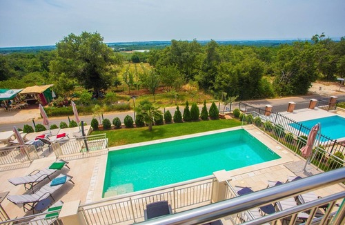 Rojci Apartment | Three-Bedroom Apartment Sunce No.3 with Shared Pool