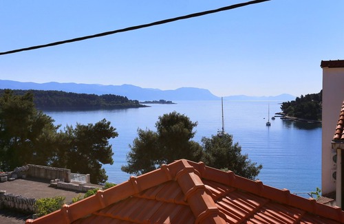 Lumbarda Apartment | Three bedroom apartment near beach Lumbarda, Korčula (A-10049-a)