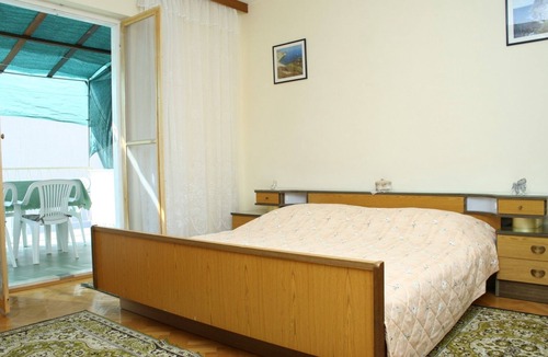 Komiza Apartment | Three bedroom apartment with terrace and sea view Komiža, Vis (A-2440-a)