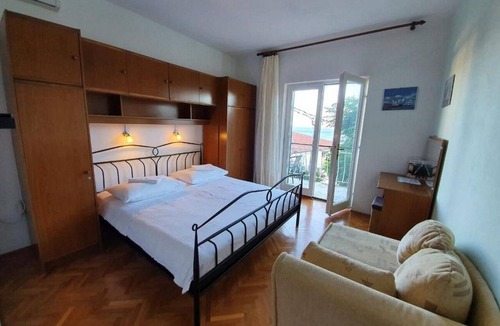 Mimice Apartment | Three bedroom apartment with balcony and sea view Mimice, Omiš (A-23074-a)