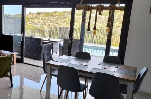 Susica Apartment | Three bedroom apartment with a swimming pool Murter (A-22942-a)