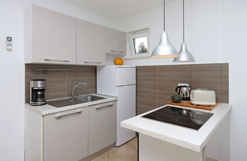 Omisalj Apartment | Three bedroom apartment with terrace Omišalj, Krk (A-5298-a)