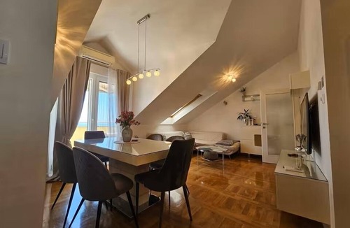 Znjan Apartment | Three bedroom apartment with balcony and sea view Split (A-25945-a)