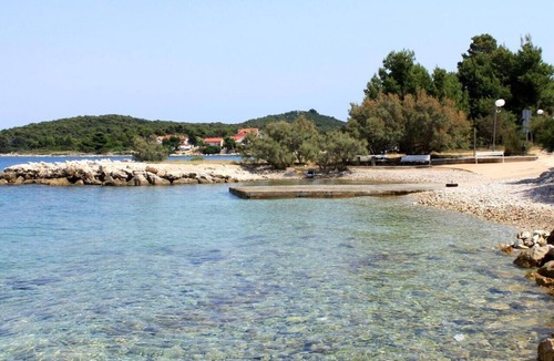 Ugljan Apartment | Three bedroom apartment near beach Ugljan (A-8262-b)