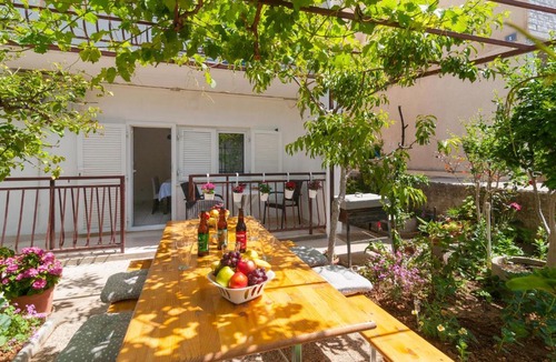 Dugi Rat Apartment | Three-Bedroom Apartment In Dugi Rat