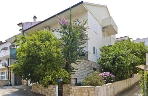 Krizna luka Apartment | Three bedroom apartment with terrace Hvar (A-25301-d)