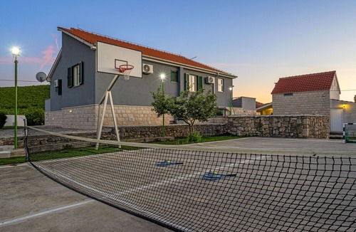 Cvrljevo House | Three Bedroom Holiday Home with Private Pool and Terrace