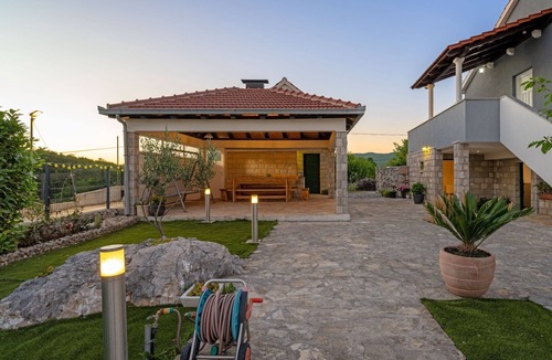 Cvrljevo House | Three Bedroom Holiday Home with Private Pool and Terrace