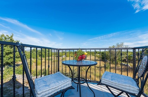Promina House | Three bedroom house with swimming pool