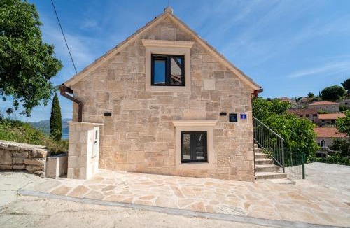 Splitska Villa | Traditional Dalmatian Stone House Ivana