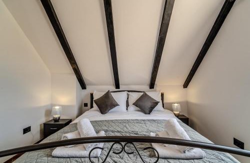 Splitska Villa | Traditional Dalmatian Stone House Ivana