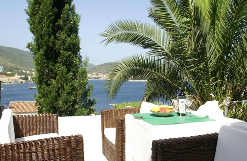 Vis Cottage | Traditional House With two Apartments