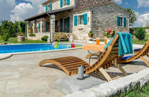 Krculi Cabin | Traditional stone villa for 9 people with pool in Central Istria