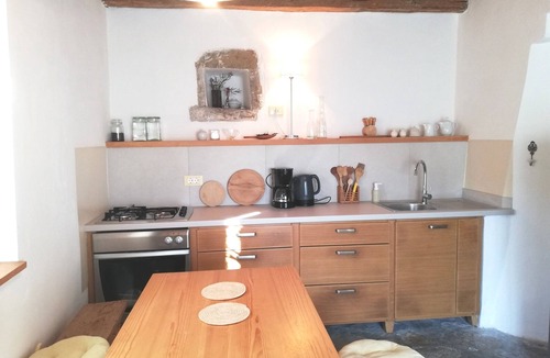 Truske House | Tuscan-Style Stone Hideaway Peaceful Rural Retreat near the Coast