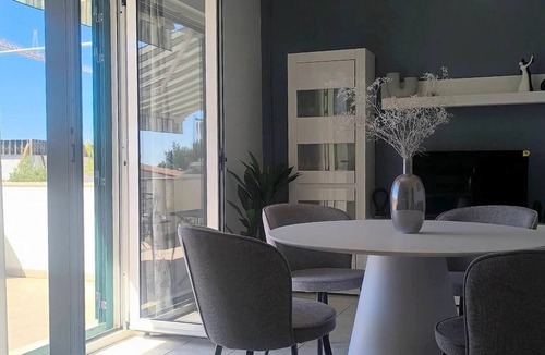 Businci Apartment | Two bedroom apartment with terrace and sea view Bušinci, Čiovo (A-25960-a)