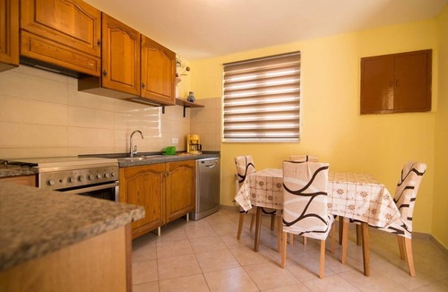 Veli Losinj Apartment | Two bedroom apartment with air-conditioning Veli Lošinj, Lošinj (A-19799-a)