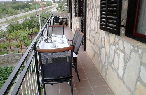 Maslenica Apartment | Two bedroom apartment with balcony and sea view Maslenica, Novigrad (A-11089-a)