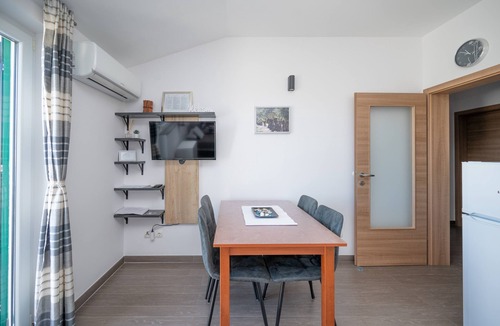 Cesarica Apartment | Two bedroom apartment with terrace and sea view Ribarica, Karlobag (A-24233-e)