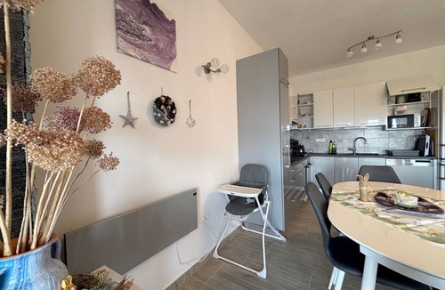 Lukoran Apartment | Two bedroom apartment with terrace and sea view Lukoran, Ugljan (A-24366-a)
