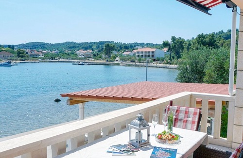 Lumbarda Apartment | Two bedroom apartment near beach Lumbarda, Korčula (A-9325-a)
