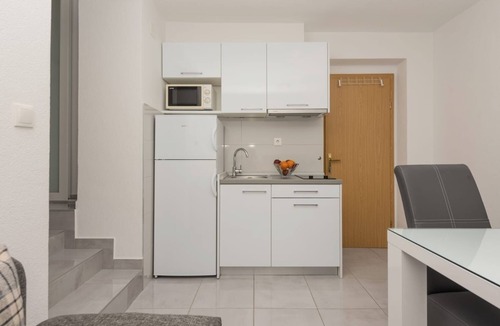 Ratac Apartment | Two bedroom apartment with balcony and sea view Makarska (A-20923-b)