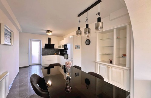 Zidarici Apartment | Two bedroom apartment with terrace Malinska, Krk (A-23871-a)