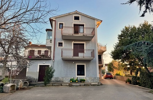Zidarici Apartment | Two bedroom apartment with terrace Malinska, Krk (A-23871-a)