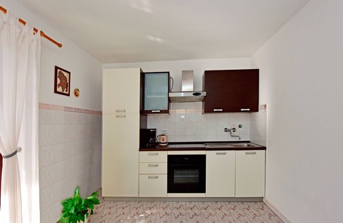 Dajla Apartment | Two bedroom apartment with a swimming pool Novigrad (A-6951-g)