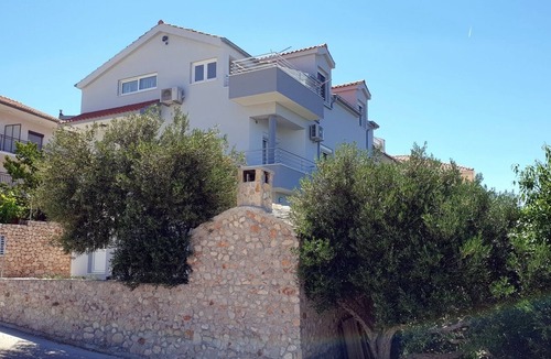 Primosten Burnji Apartment | Two bedroom apartment with balcony and sea view Bilo, Primošten (A-12870-b)