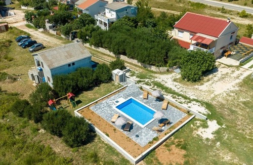 Rtina Apartment | Two bedroom apartment with a swimming pool Rtina - Stošići, Zadar (A-21450-b)