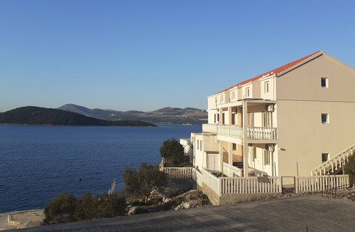 Dubrava Apartment | Two bedroom apartment near beach Cove Pještata, Pelješac (A-14440-d)