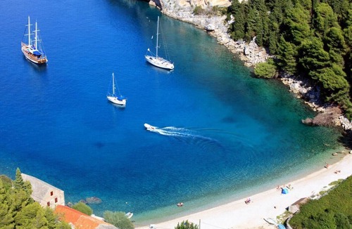 Pokrivenik Apartment | Two bedroom apartment near beach Cove Zarace (Gdinj), Hvar (A-25037-b)