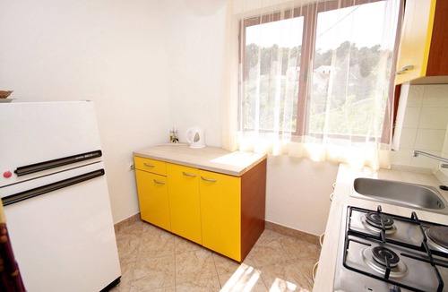 Vrbanj Apartment | Two bedroom apartment near beach Basina, Hvar (A-542-a)