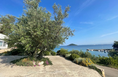 Kali Apartment | Two bedroom apartment near beach Kali, Ugljan (A-345-a)