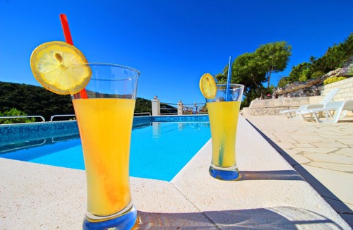 Rasohatica Apartment | Two bedroom apartment with a swimming pool by the beach Cove Rasohatica, Korčula (A-9699-a)