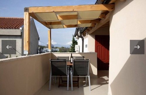 Susica Apartment | Two bedroom apartment with terrace Murter (A-27671-a)