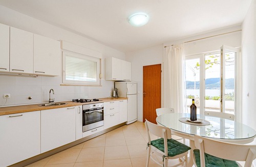 Viganj Apartment | Two bedroom apartment with terrace and sea view Viganj, Pelješac (A-19391-a)