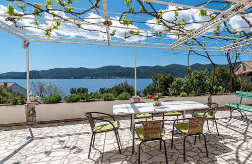 Viganj Apartment | Two bedroom apartment with terrace and sea view Viganj, Pelješac (A-19391-a)