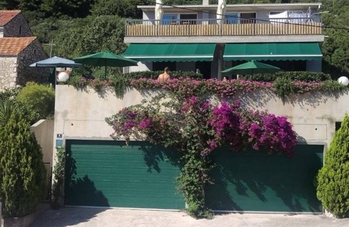 Brist Apartment | Two bedroom apartment with terrace and sea view Brist, Makarska (A-19737-b)