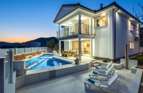 Pomena Apartment | Two-Bedroom Apartment with Terrace-Farm