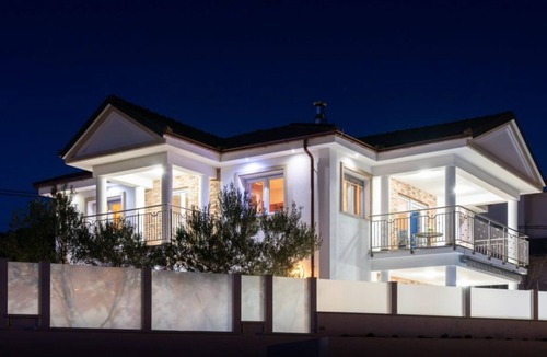 Pomena Apartment | Two-Bedroom Apartment with Terrace-Farm