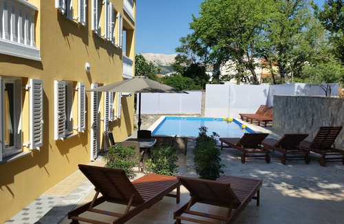 Baska Apartment | Two bedroom apartment with a swimming pool Baška, Krk (A-18733-h)